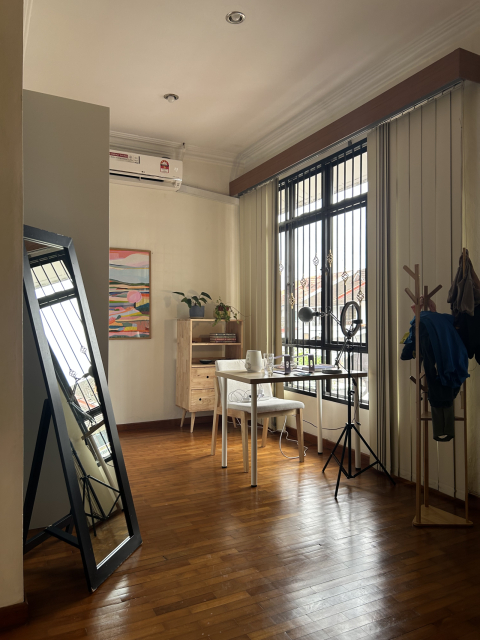 Cozy, family home in JB in a typical neighborhood (hosting only)