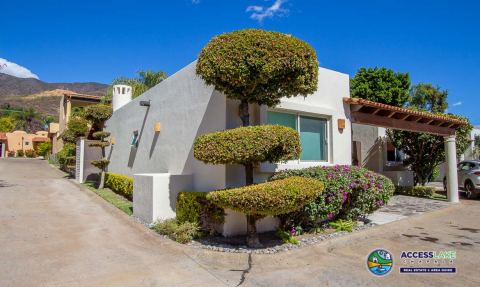 Beautiful Home in Ajijic, on the shores of Lake Chapala, a short distance to malecón, plaza, and great restaurants!