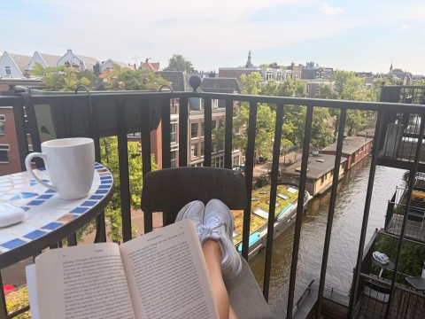 Bright apartment in the heart of the Jordaan with canal & park views