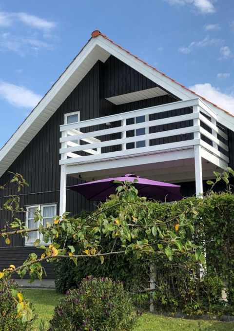 Lovely wooden house in beautiful nature. Open for a globe 14-21.th October 2023