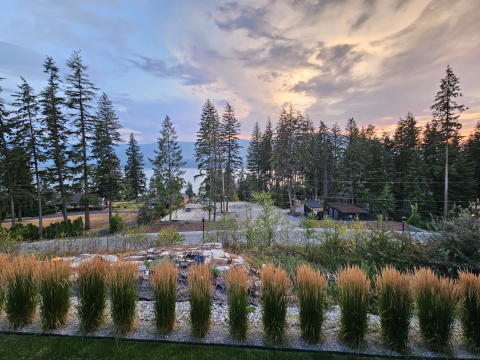 Breathtaking views of the Shuswap! Relax and unwind, or pick your recreational activities! 4 seasons of limitless opportunities