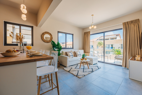 Tropical Escape in Aruba, Modern Apartment in Secure Gold Coast Resort