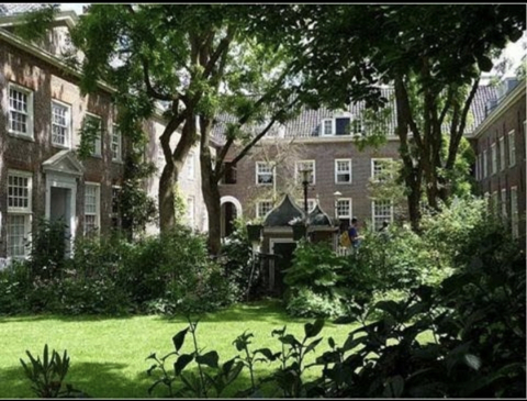 Amsterdam center, attractive monument in courtyard with 1 bedroom