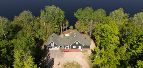 Big Lake Cottage, Ottawa 45 min., Montreal 2 hours.