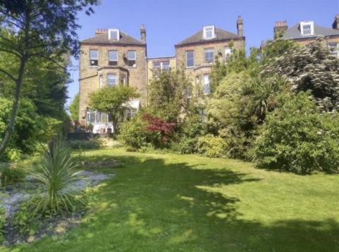 Beautiful and Spacious Victorian Garden Flat