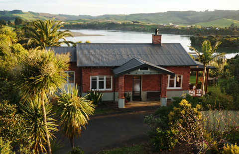 Raglan, New Zealand. Seeking 2026/27 exchanges. Ski and Surf. 2-4 weeks. Flexible on timing. Love to hear from you!