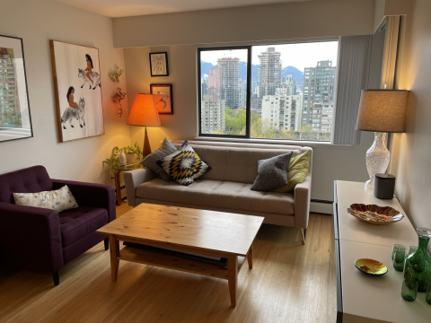 Cute and trendy 1-bedroom apartment in heart of downtown Vancouver l