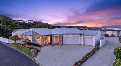 Architectural Bush Retreat Near Wellington