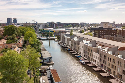 Contemporary Canal house in Amsterdam