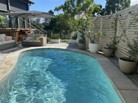 Live the coastal dream! Large modern 4 bedroom house 4 mins to beach with pool in beautiful Pottsville (between Byron Bay and Gold Coast)