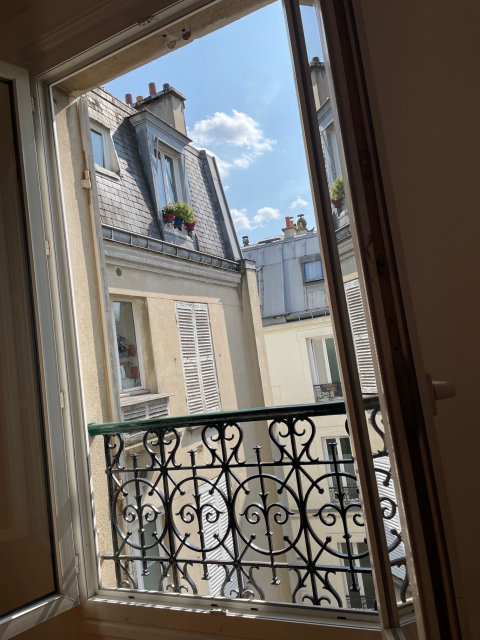 Ideal Paris pied-à-terre recently renovated