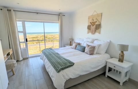 Sunrise Vista: Ocean & Mountain Views. Surfing,🏄‍♀️ wineries, 🍇 penguins 🐧