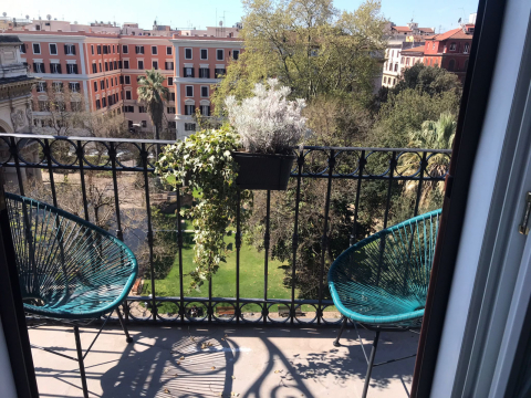 Roma - 4 BR Penthouse 15 minutes walk from Coliseum