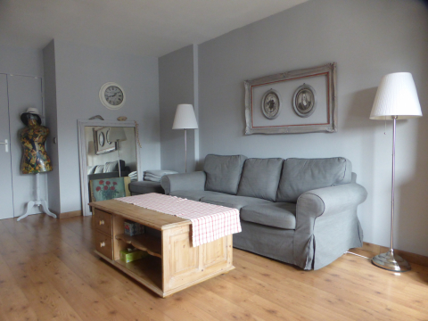 Paris. A bright, charming and quiet apartment on the top floor with a lift and a underground parking space