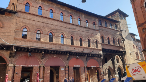 Central apartment in the heart of Bologna. Country of medieval history, food (lasagne!) and culture!