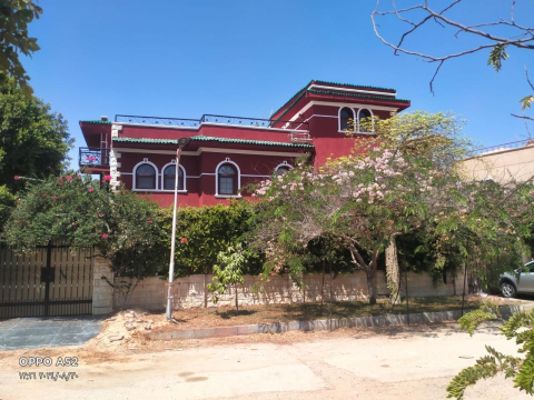 5 Bedrooms villa with private pool