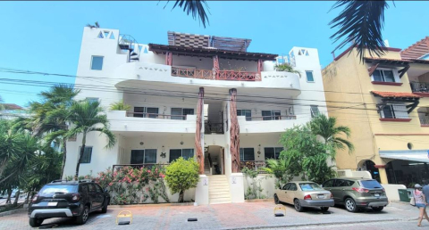 Located in tourist area of Playa del Carmen