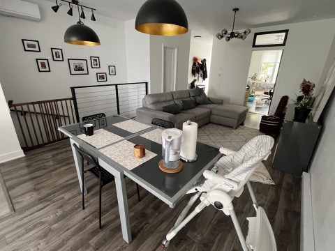 Urban Family Townhouse- Steps from the metro and parks